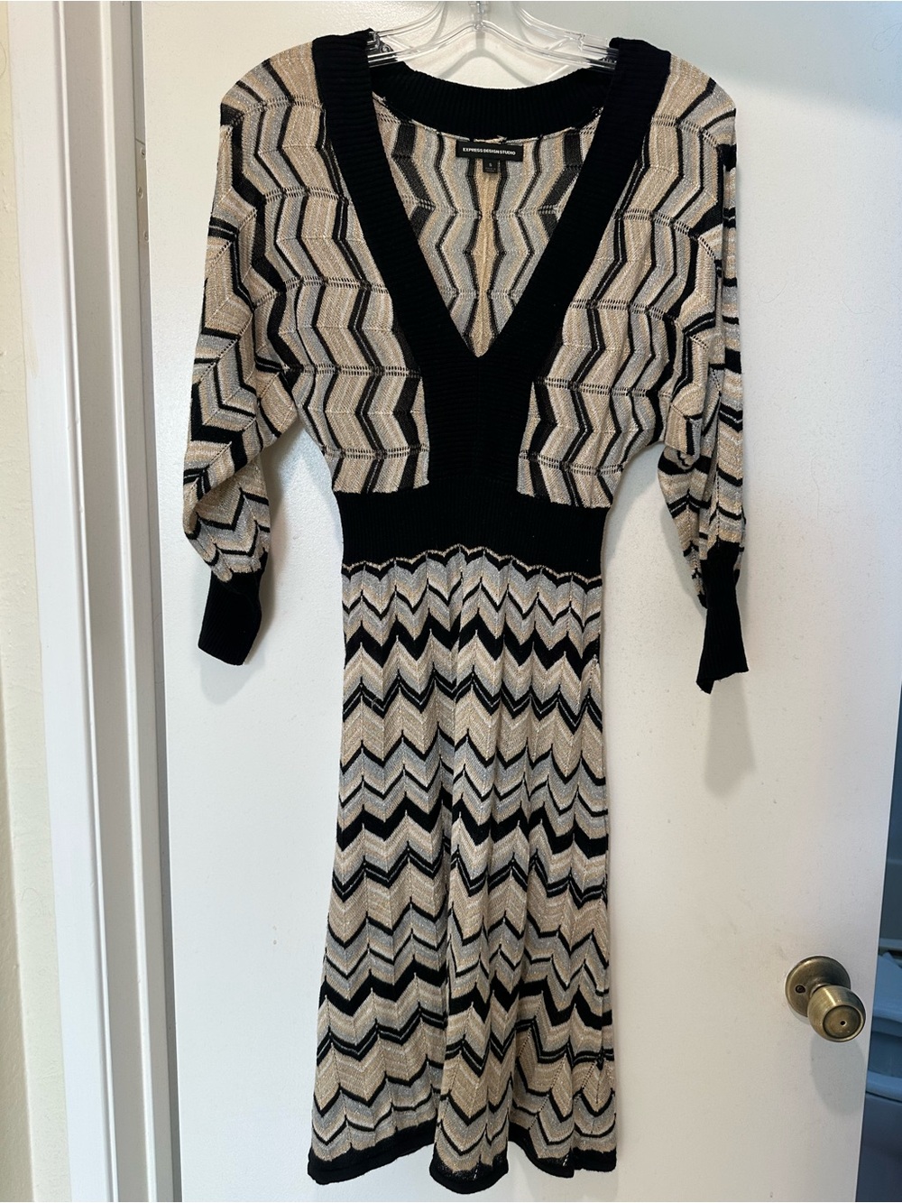 Express Black and Cream Chevron Midi Dress Size Small
